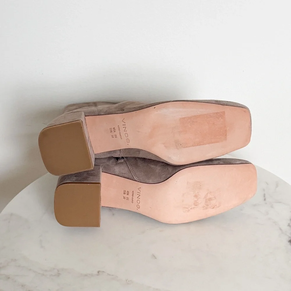 NEW Vince Kaye Suede Block Heel Woodsmoke Size 8